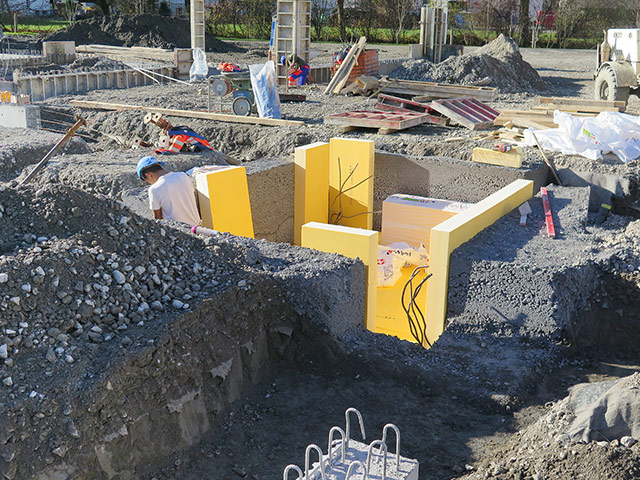 Dämmung der Fundamente und Liftunterfahrt