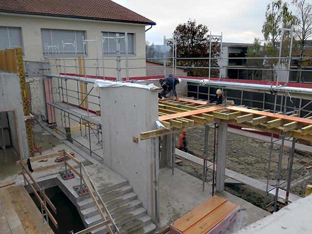 Stützen und Überzüge im Foyer