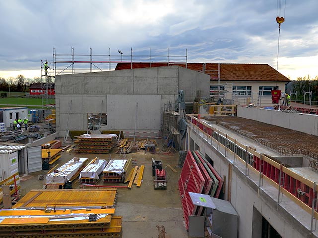 Stirnwand-Süd und Galerie