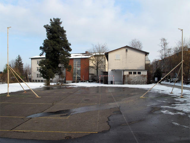 Schulanlage Wandermatte - Blick von Westen auf Bestand mit ausgestecktem neuen Sporttrakt
