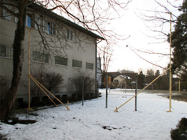 Schulanlage Wandermatte - Blick nach Westen auf Bestand mit ausgestecktem neuen Sporttrakt